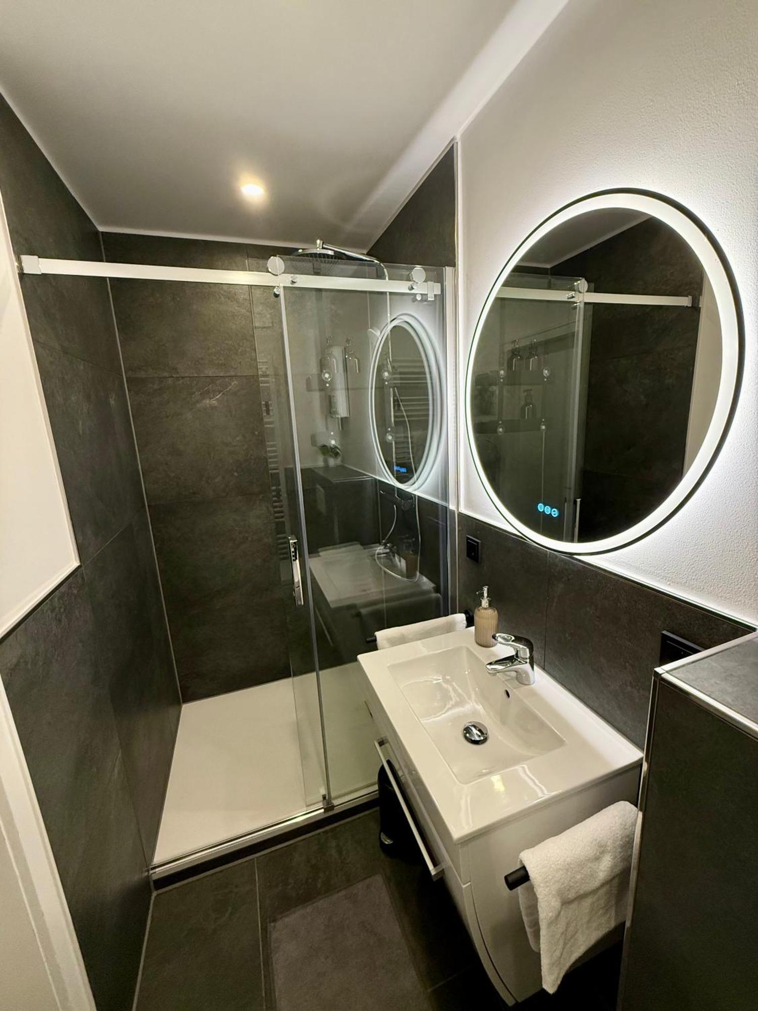 Schoenes Zwei-zimmer-apartment In Der Bremer Apartment Bremen
